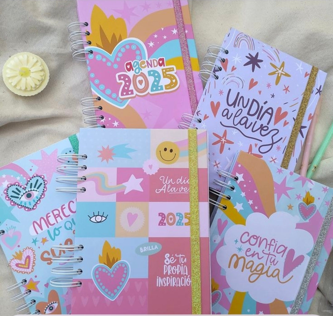 Agendas, cuadernos y copias o libros personalizados